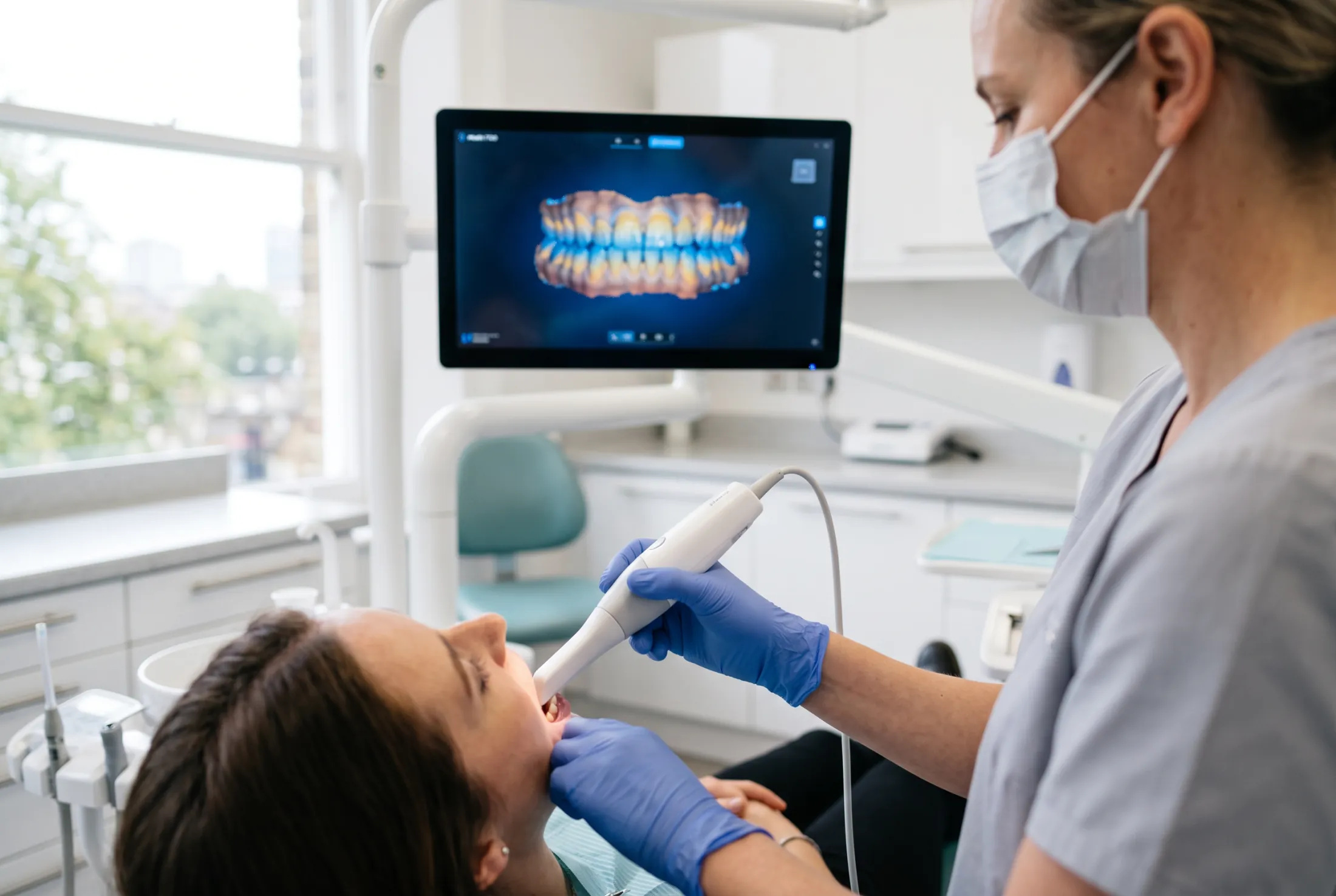 Intraoral scanner and 3D scan